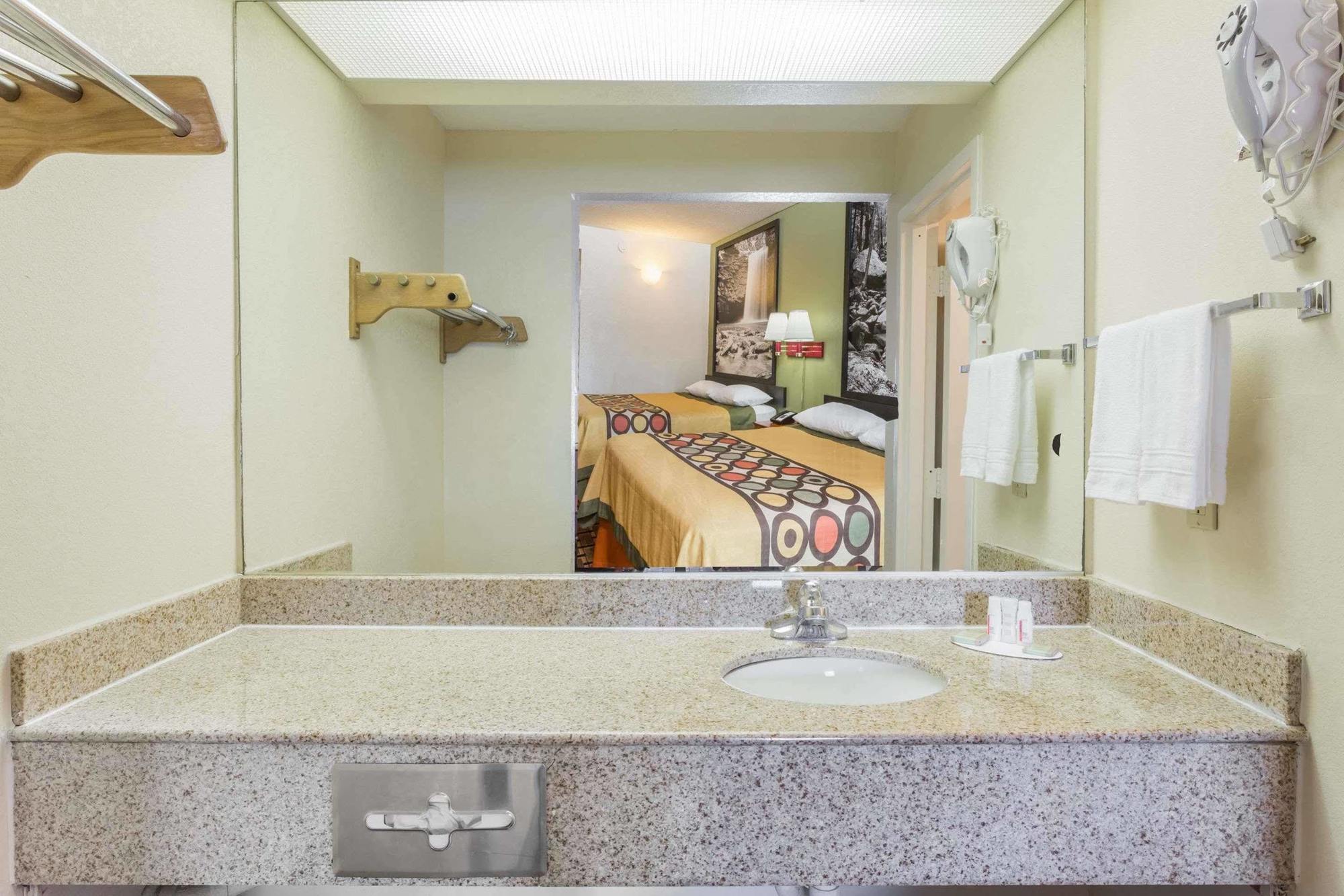 Super 8 Hotel Stafford Luaran gambar