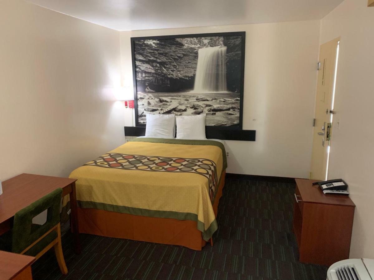 Super 8 Hotel Stafford Luaran gambar